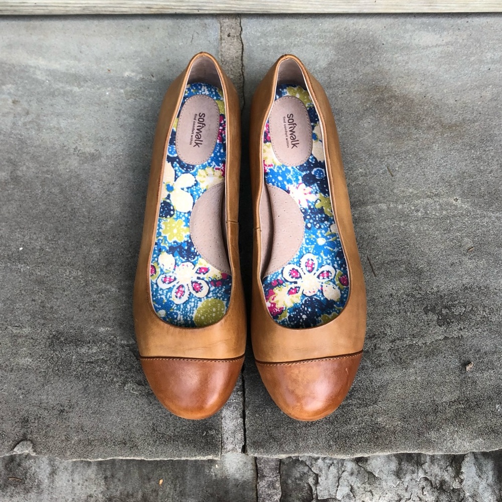 Women’s Softwalk Tan Napa Ballet Flats